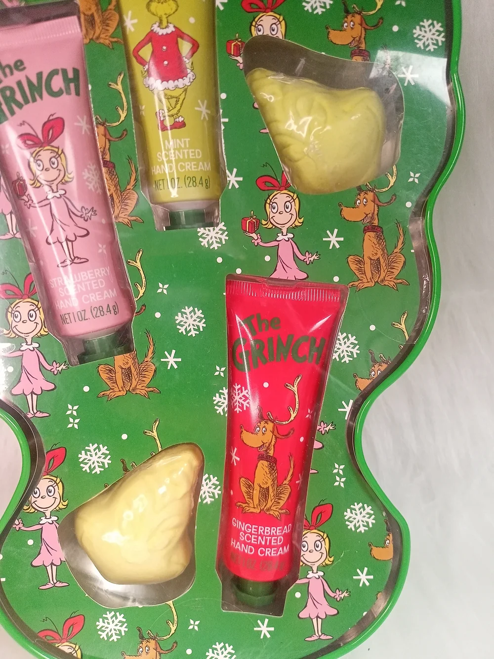 The Grinch Holiday Theme Bath & Body set